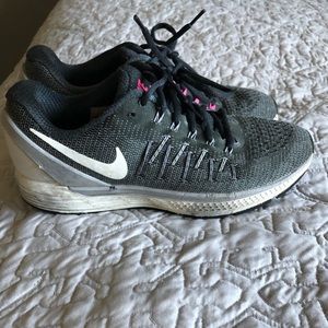 Nike black and pink tennis shoes